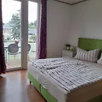 Auf Einer Ebene Mit Eigenem Garten, Sommerpool Und Badefass Casa vacanze *
