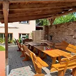 Casa vacanze Auf Einer Ebene Mit Eigenem Garten, Sommerpool Und Badefass *