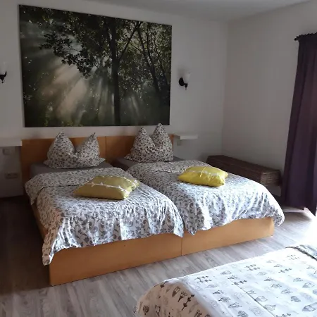 펜션 Auf Einer Ebene Fuer 25 Personen Mit Eigenem Garten Und Pool *