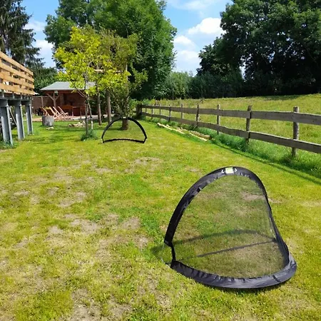 Ferienhaus Auf Einer Ebene Mit Eigenem Garten, Sommerpool Und Badefass