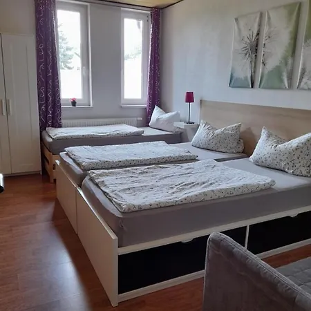 Ferienhaus Auf Einer Ebene Mit Eigenem Garten, Sommerpool Und Badefass Heinsdorfergrund