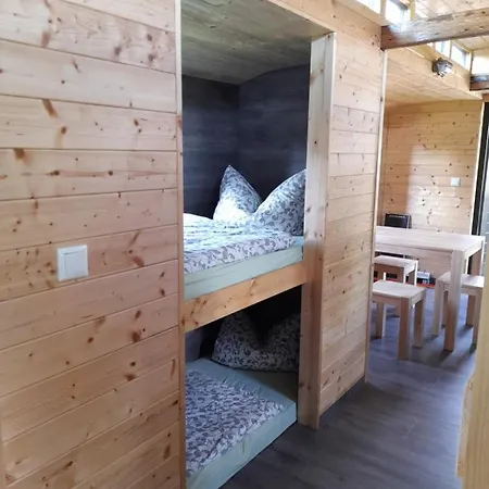 Ferienhaus auf einer Ebene für 25 Personen mit eigenem Garten und Pool * Heinsdorfergrund