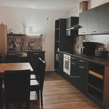 Ferienhaus auf einer Ebene für 25 Personen mit eigenem Garten und Pool * Heinsdorfergrund