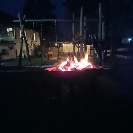 Ferienhaus auf einer Ebene für 25 Personen mit eigenem Garten und Pool Heinsdorfergrund