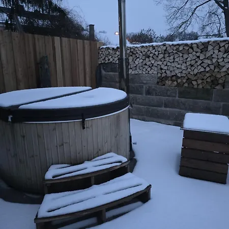 Ferienhaus Auf Einer Ebene Mit Eigenem Garten, Sommerpool Und Badefass * Heinsdorfergrund
