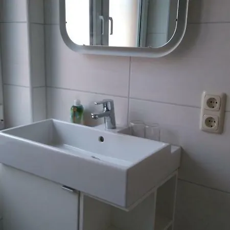 Ferienhaus Auf Einer Ebene Mit Eigenem Garten, Sommerpool Und Badefass