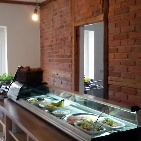 Auf Einer Ebene Fuer 25 Personen Mit Eigenem Garten Und Pool * Heinsdorfergrund