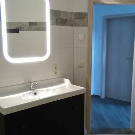 Ferienhaus auf einer Ebene für 25 Personen mit eigenem Garten und Pool