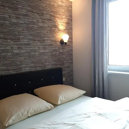 Semesterbostad Ferienhaus Auf Einer Ebene Mit Eigenem Garten, Sommerpool Und Badefass Heinsdorfergrund