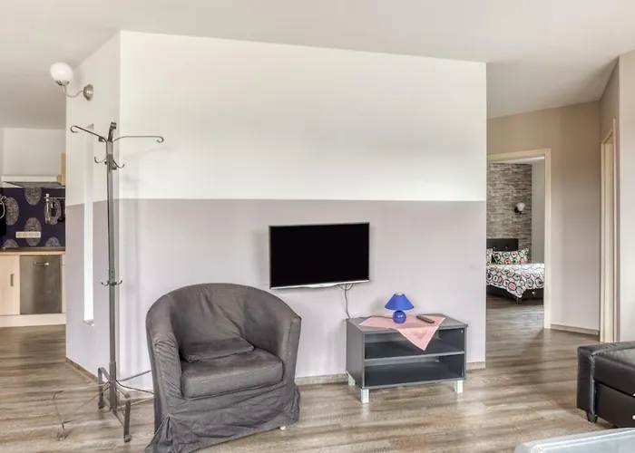 Auf Einer Ebene Für 25 Personen Mit Eigenem Garten Und Pool *