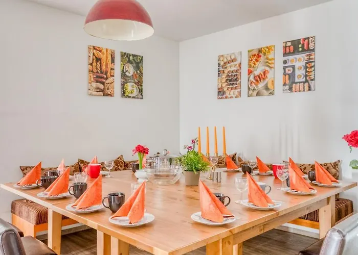 Auf Einer Ebene Für 25 Personen Mit Eigenem Garten Und Pool Ferienhaus Heinsdorfergrund