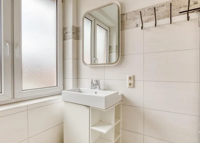 Auf Einer Ebene Für 25 Personen Mit Eigenem Garten Und Pool