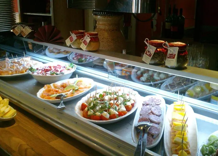 Ferienhaus Auf Einer Ebene Für 25 Personen Mit Eigenem Garten Und Pool Heinsdorfergrund