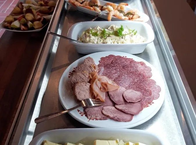 Auf Einer Ebene Für 25 Personen Mit Eigenem Garten Und Pool Ferienhaus