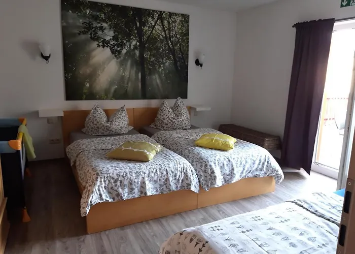 Ferienhaus Auf Einer Ebene Für 25 Personen Mit Eigenem Garten Und Pool *