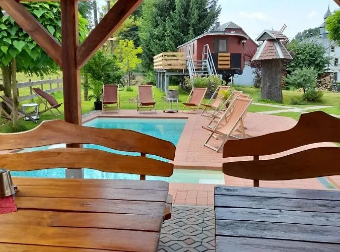 Auf Einer Ebene Mit Eigenem Garten, Sommerpool Und Badefass *