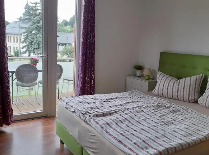 Auf Einer Ebene Für 25 Personen Mit Eigenem Garten Und Pool Ferienhaus *