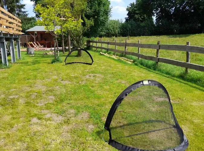 Auf Einer Ebene Für 25 Personen Mit Eigenem Garten Und Pool