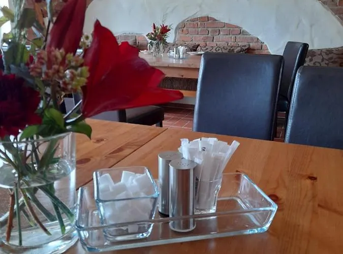 Auf Einer Ebene Für 25 Personen Mit Eigenem Garten Und Pool *