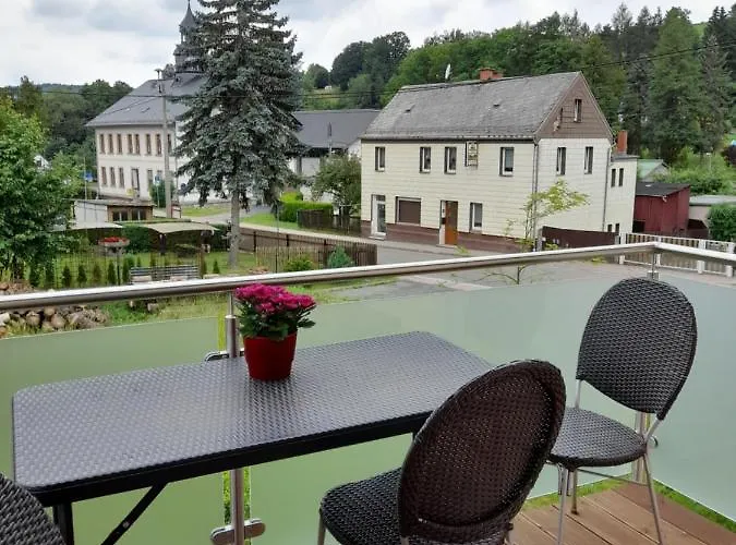 Auf Einer Ebene Mit Eigenem Garten, Sommerpool Und Badefass *