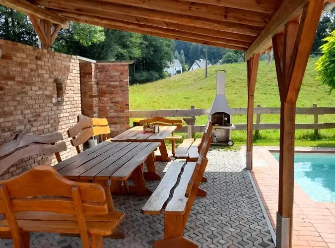 Auf Einer Ebene Für 25 Personen Mit Eigenem Garten Und Pool Heinsdorfergrund