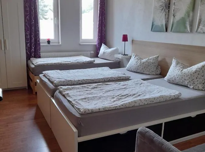 Auf Einer Ebene Für 25 Personen Mit Eigenem Garten Und Pool Heinsdorfergrund