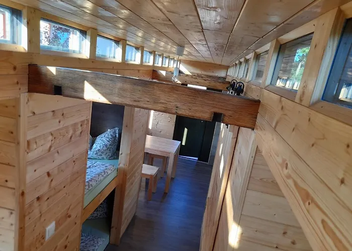 Auf Einer Ebene Für 25 Personen Mit Eigenem Garten Und Pool Ferienhaus Heinsdorfergrund