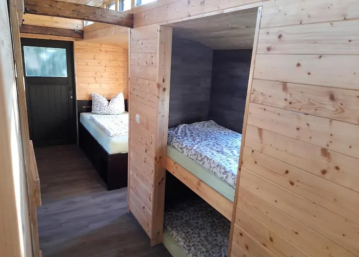 Auf Einer Ebene Für 25 Personen Mit Eigenem Garten Und Pool