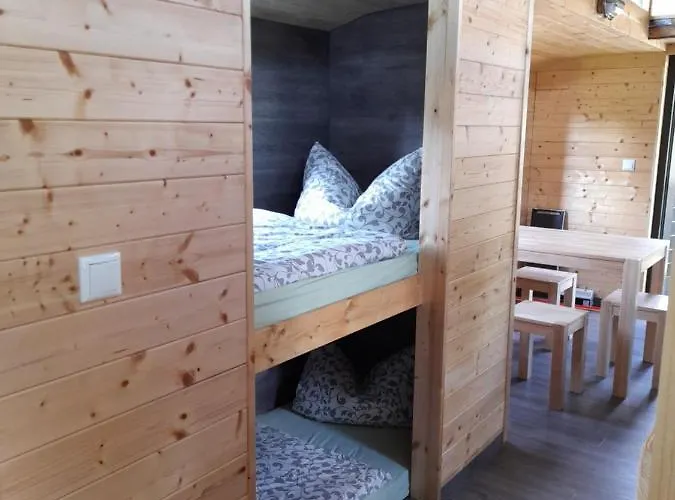 Auf Einer Ebene Für 25 Personen Mit Eigenem Garten Und Pool * Heinsdorfergrund