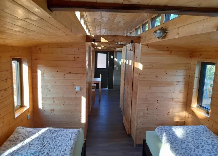 Ferienhaus Auf Einer Ebene Für 25 Personen Mit Eigenem Garten Und Pool *