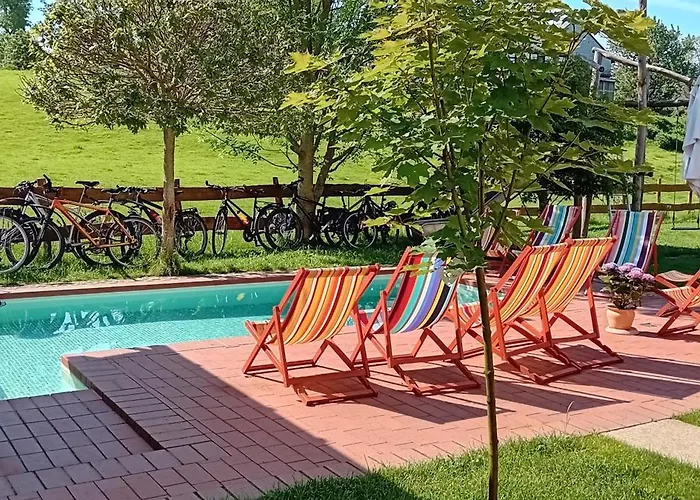 Auf Einer Ebene Für 25 Personen Mit Eigenem Garten Und Pool