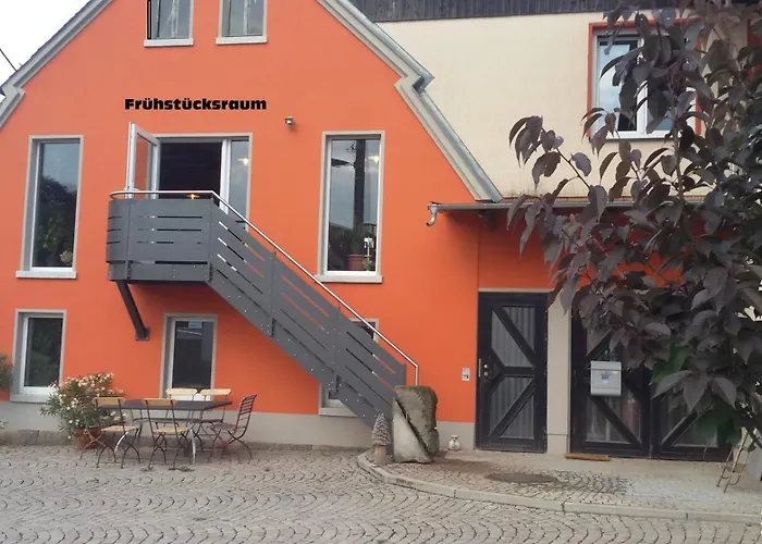 Auf Einer Ebene Für 25 Personen Mit Eigenem Garten Und Pool Heinsdorfergrund