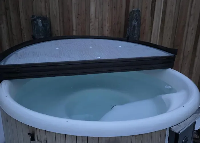 Auf Einer Ebene Für 25 Personen Mit Eigenem Garten Und Pool Ferienhaus *