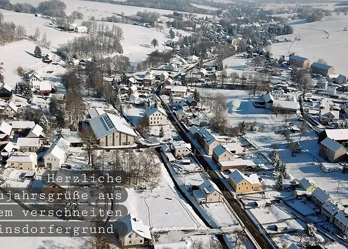 Auf Einer Ebene Für 25 Personen Mit Eigenem Garten Und Pool Ferienhaus Heinsdorfergrund