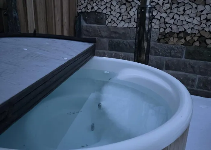 Auf Einer Ebene Für 25 Personen Mit Eigenem Garten Und Pool