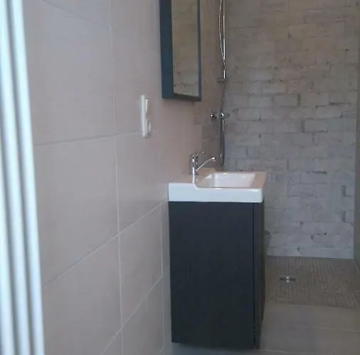 Auf Einer Ebene Für 25 Personen Mit Eigenem Garten Und Pool Heinsdorfergrund