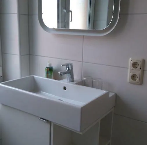 Auf Einer Ebene Für 25 Personen Mit Eigenem Garten Und Pool