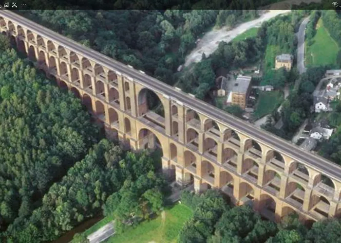 Ferienhaus Auf Einer Ebene Für 25 Personen Mit Eigenem Garten Und Pool Heinsdorfergrund