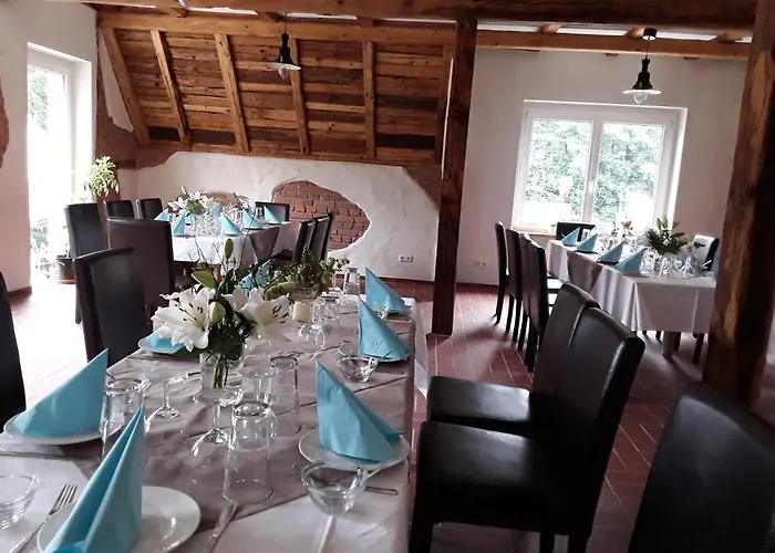 Auf Einer Ebene Für 25 Personen Mit Eigenem Garten Und Pool Ferienhaus