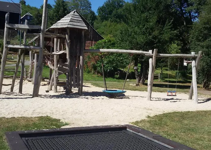 Ferienhaus Auf Einer Ebene Für 25 Personen Mit Eigenem Garten Und Pool